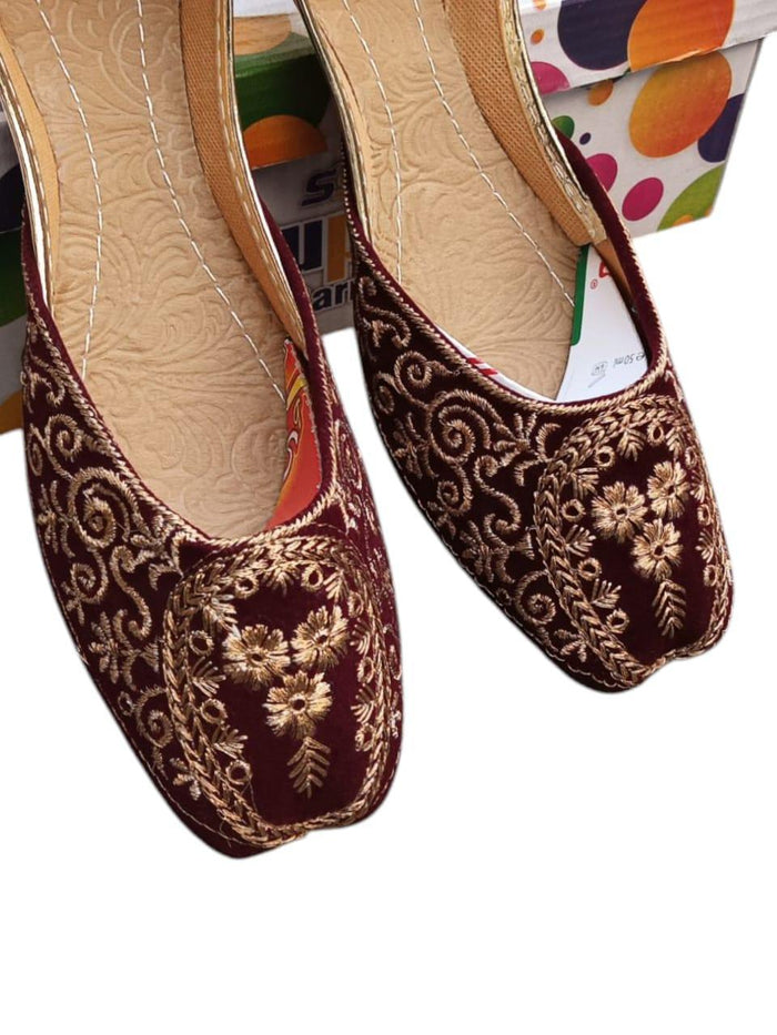 Women Velvet Khussa with Gold Thread Work